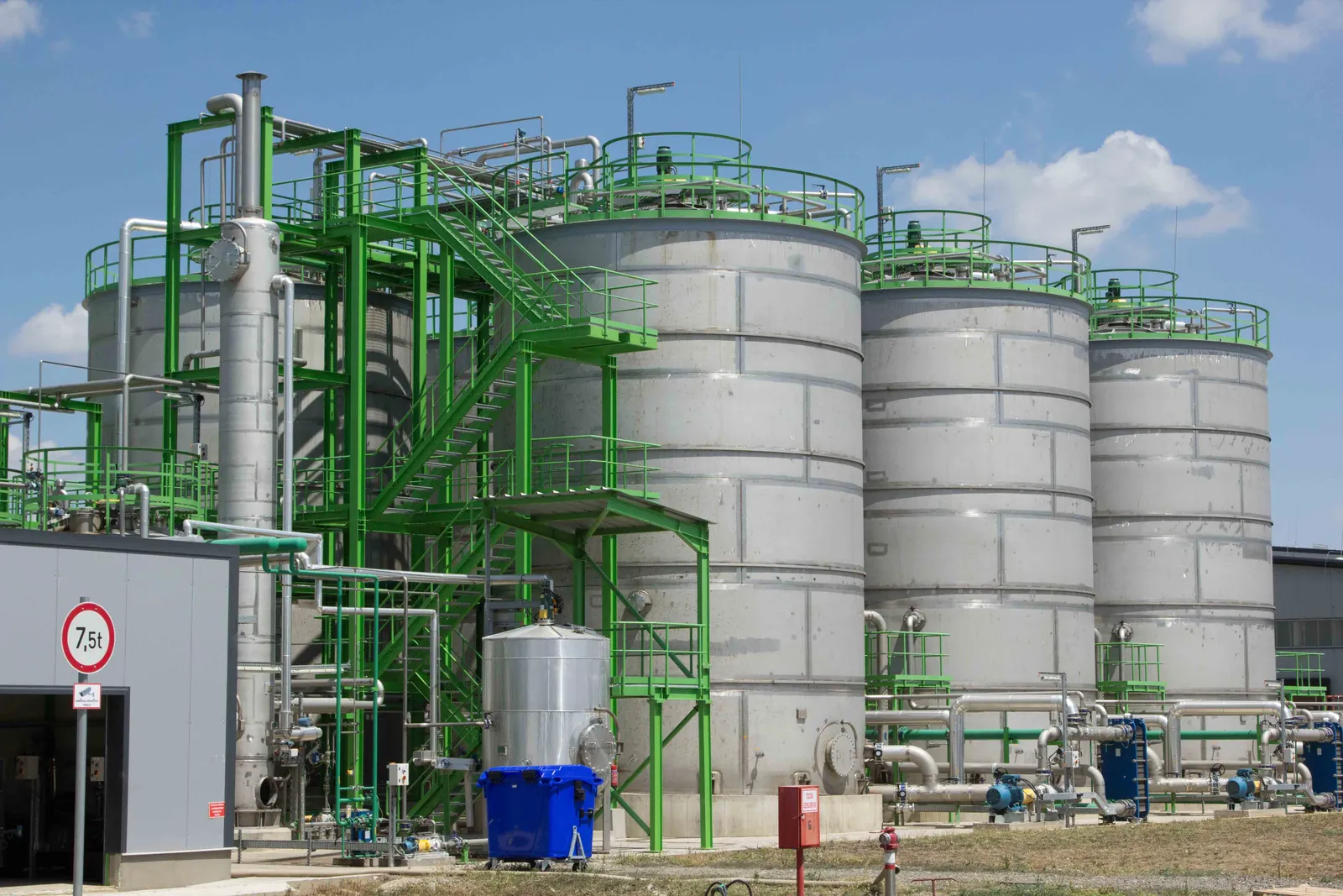 Steel structure and tanks of the fermentation plant in Tiszapüspöki, built by Kraftszer